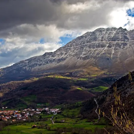 Chalet En La Montana Junto A 2 Rios En Cantabria