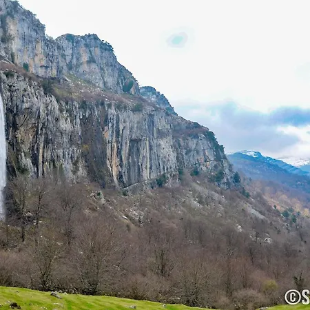 Chalet En La Montana Junto A 2 Rios En Cantabria 아파트